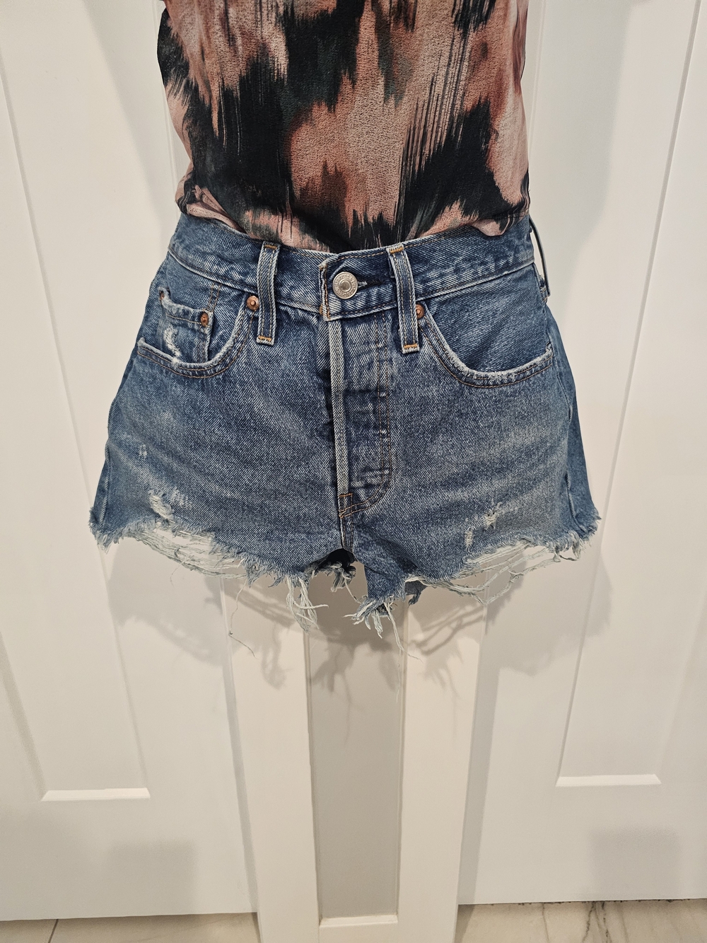 Levi’s 501 Original High-Rise Cutoff Shorts, size 26